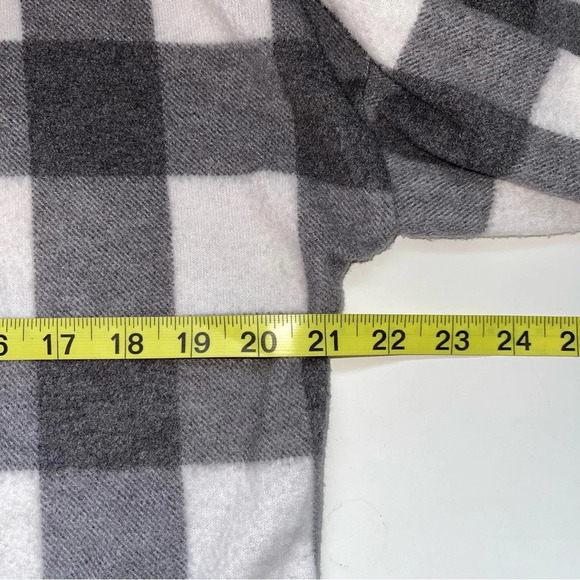 BKE Buckle Gray & White Buffalo Plaid Print Sherpa Pullover Top Medium Women’s - Picture 6 of 10